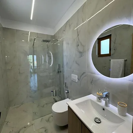 Golden Apartment Ksamil