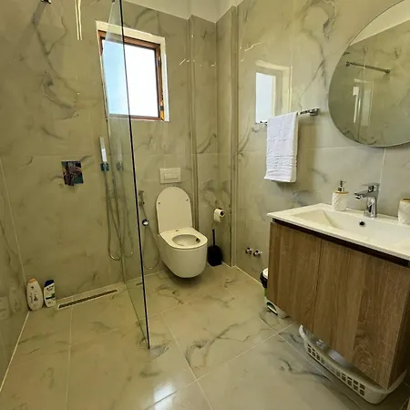 Golden Apartment *